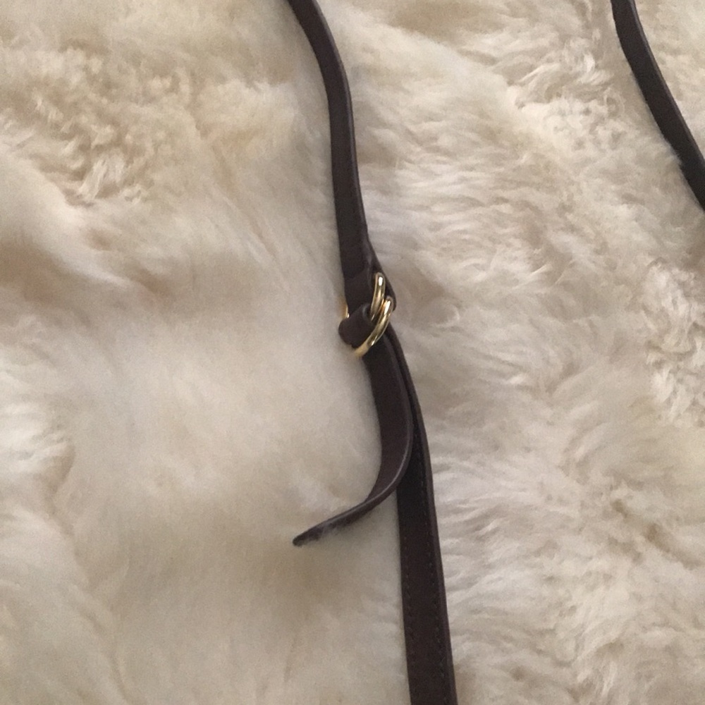 UGG Sheldon Crossbody has tags sheepskin suede 9.5 x 6.. flaws but never used - Picture 17 of 17